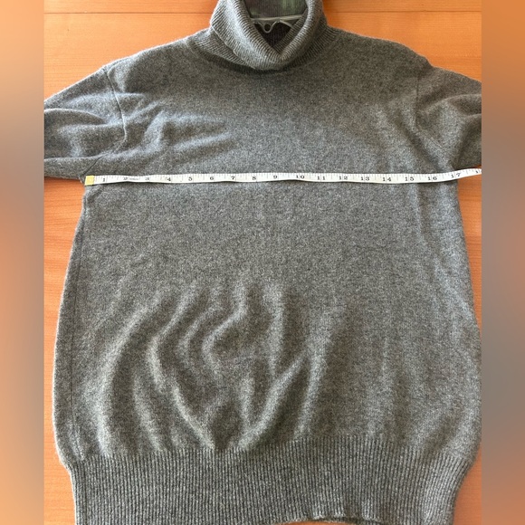 100% Two Ply Cashmere Turtleneck Valerie Stevens Sweater - Picture 7 of 10
